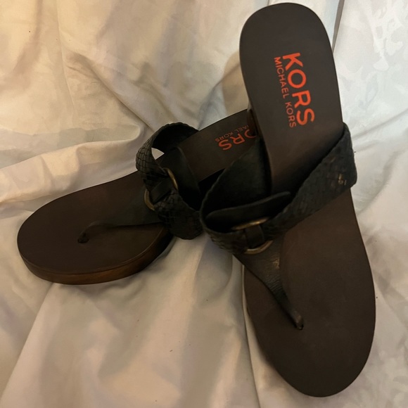 Michael Kors T strap heeled sandals - Picture 2 of 5